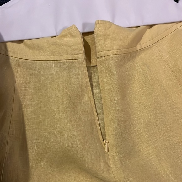 Yellow madewell skirt lightly used with zipper at the top size 4 women’s! - Picture 2 of 7
